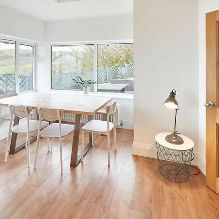 Burnsyde House - With Sea Views